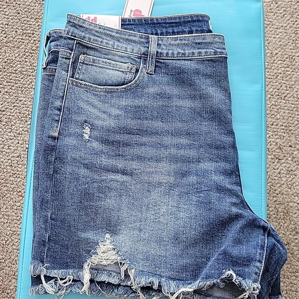 DD Denim Distressed.Shorts 3X